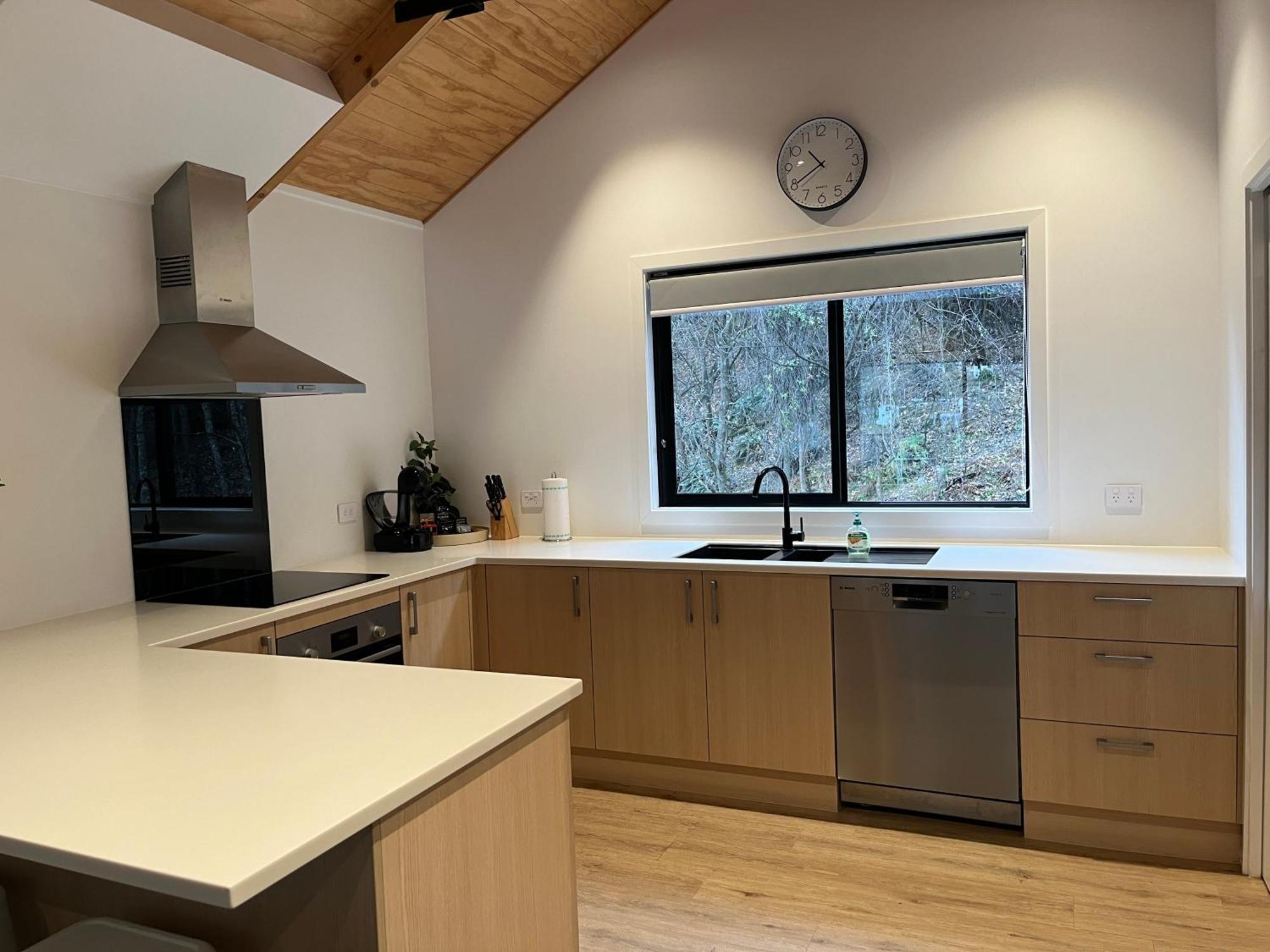 Queenstown Central - Walk To Town - Free Parking - Wifi And Smart Tv - Gym Buitenkant foto