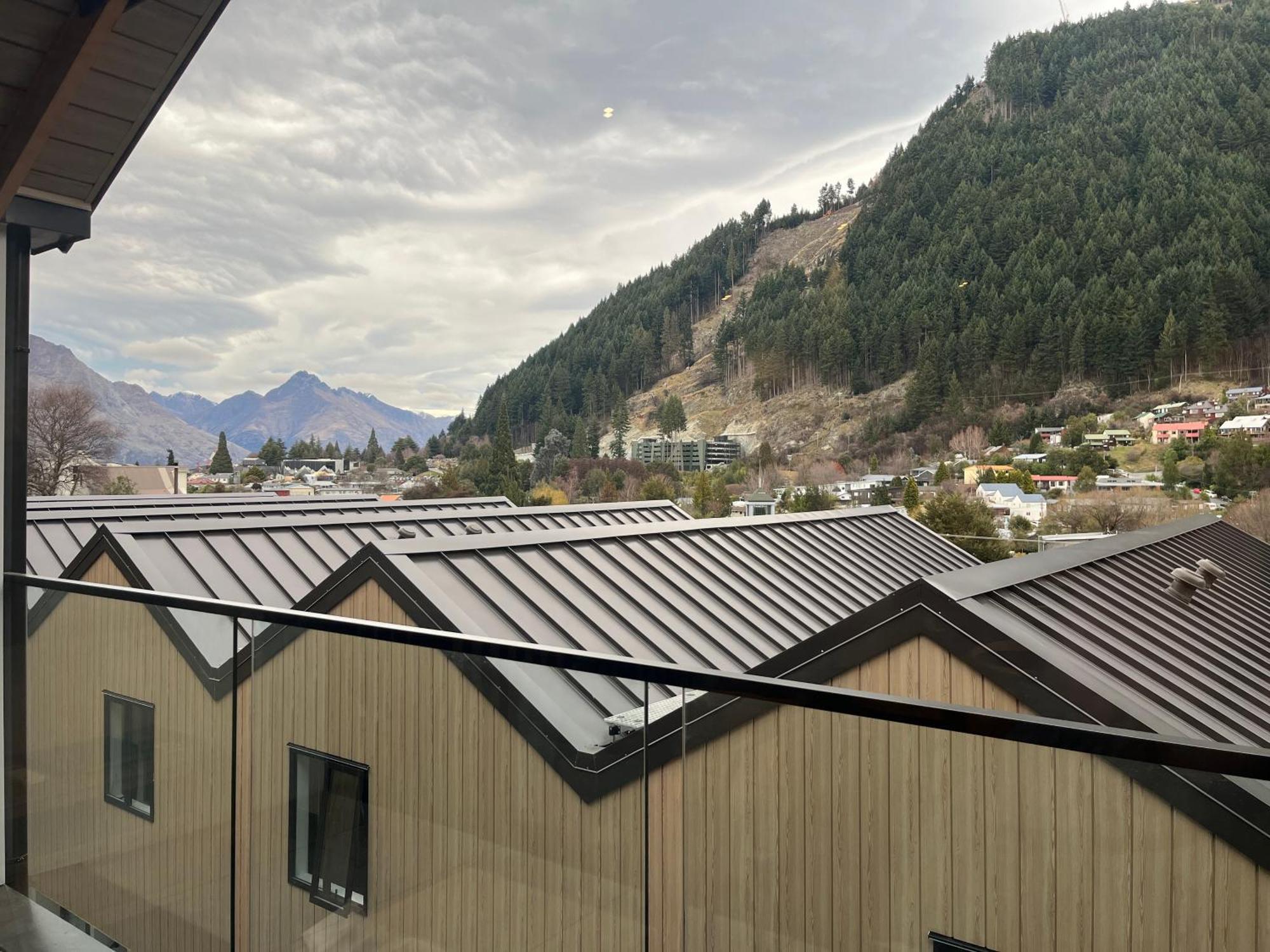 Queenstown Central - Walk To Town - Free Parking - Wifi And Smart Tv - Gym Buitenkant foto